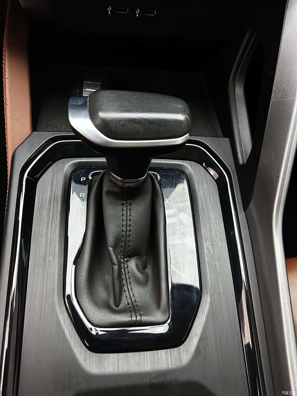 Geely X6, 2021 13