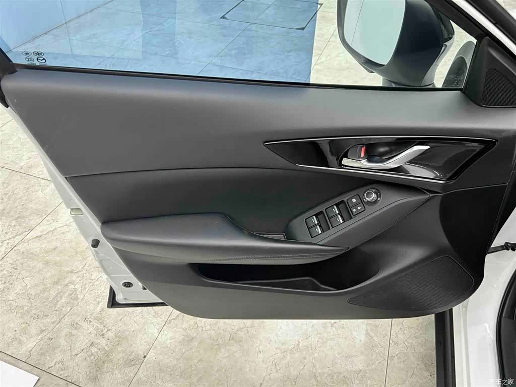 Mazda CX-4, 2023 10