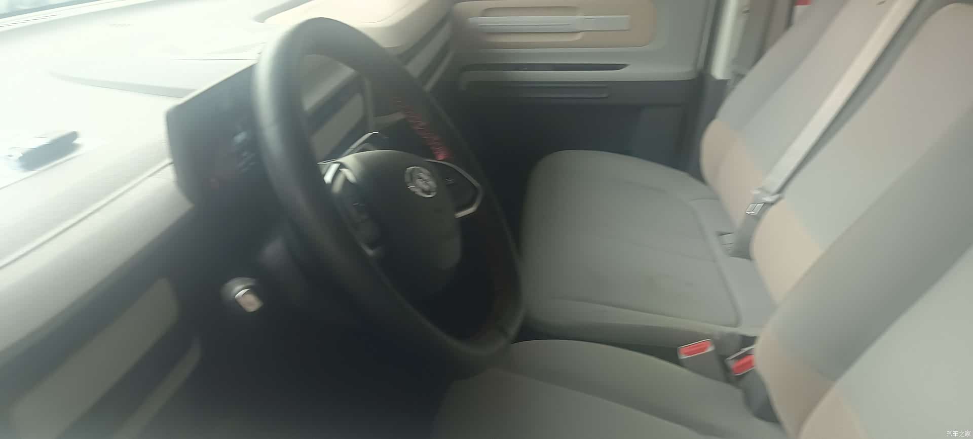 Maxus V1, 2025 все фото