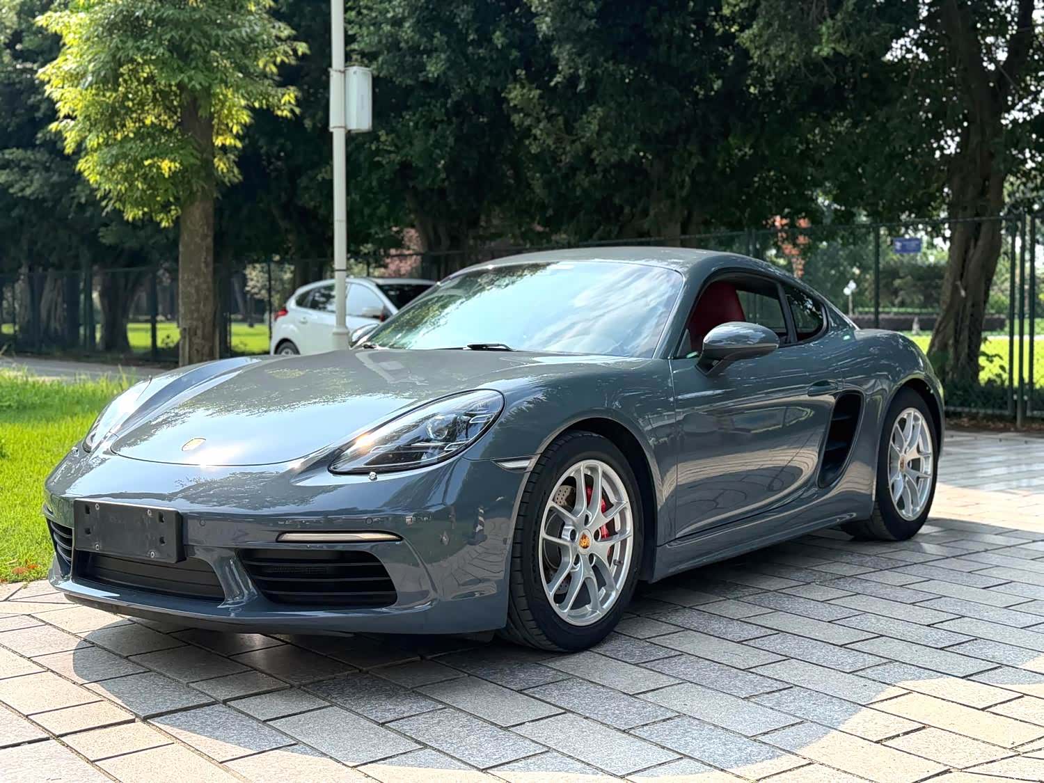 Porsche Cayman, 2016 1