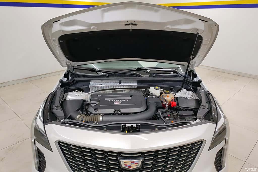 Cadillac XT4, 2021 10