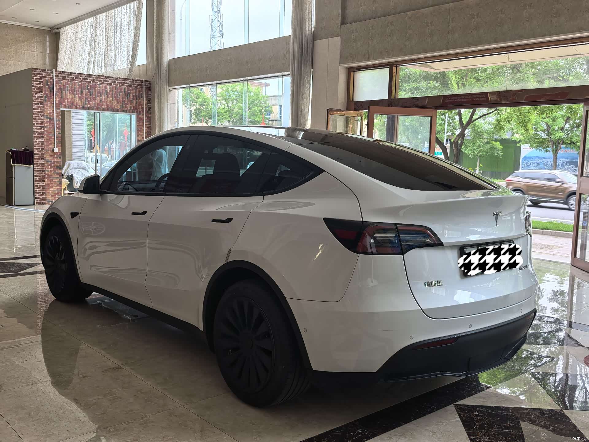 Tesla Model Y, 2023 2
