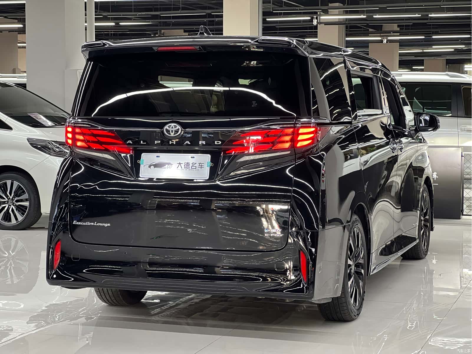 Toyota Alphard, 2024 4
