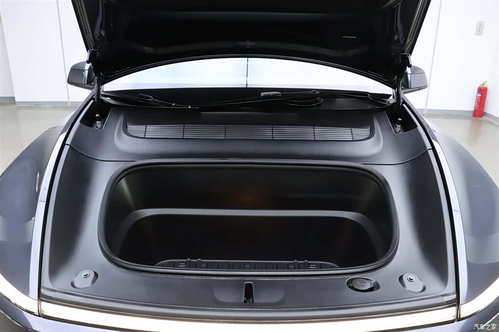 Tesla Model Y, 2025 28