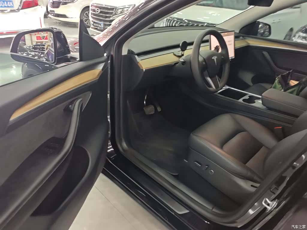 Tesla Model Y, 2023 16
