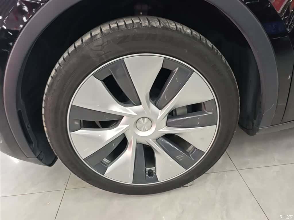 Tesla Model Y, 2023 23