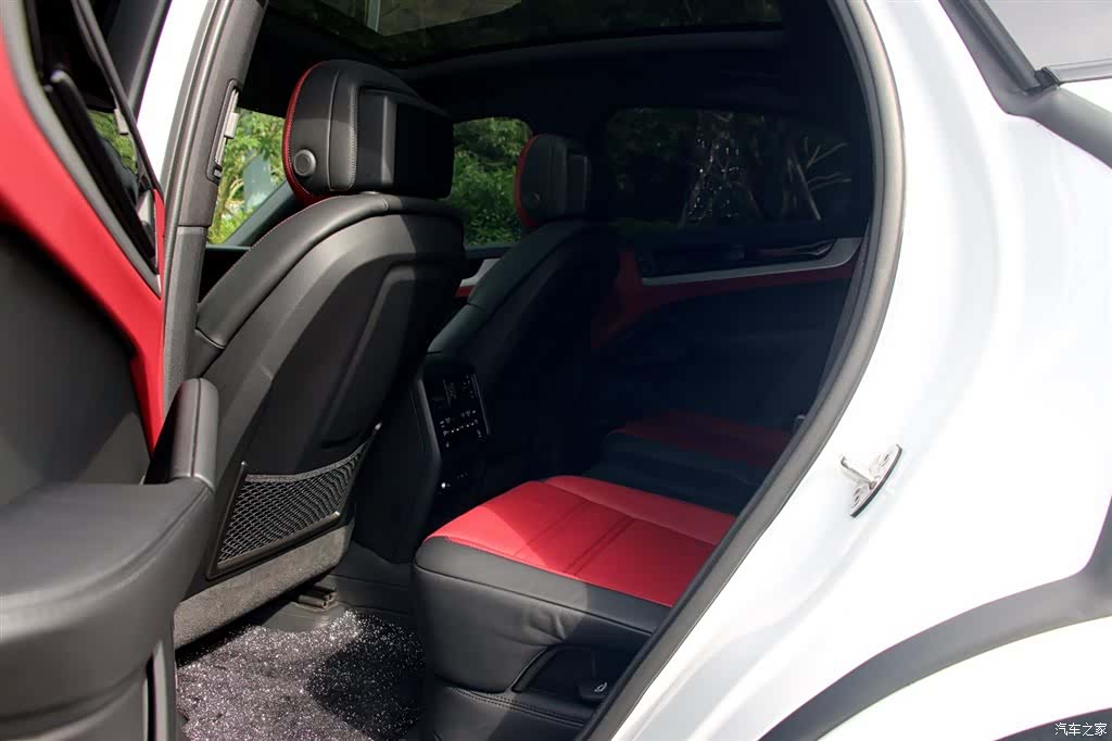 Porsche Cayenne, 2025 10