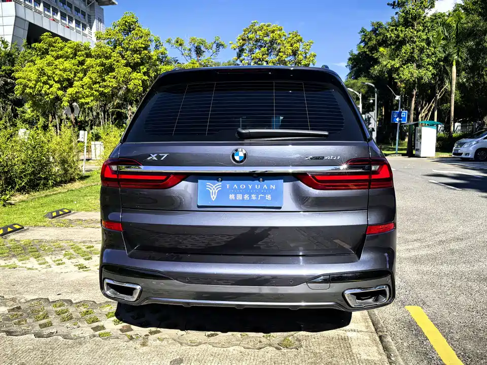 BMW X7