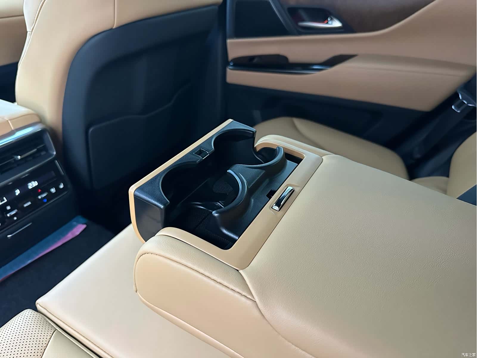 Lexus LX, 2025 22