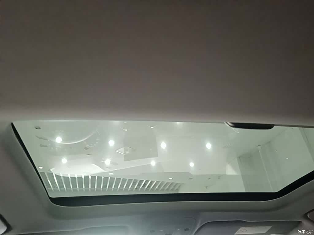 Audi Q2L, 2019 18