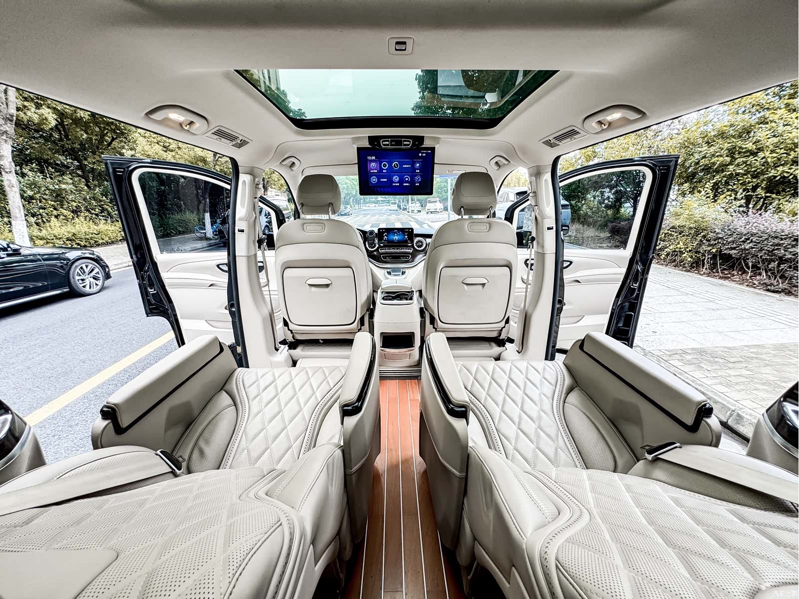 Mercedes-Benz V-Class, 2021 13