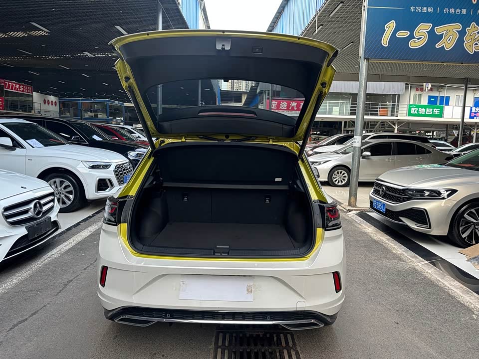 Volkswagen T-ROC exploring Songs