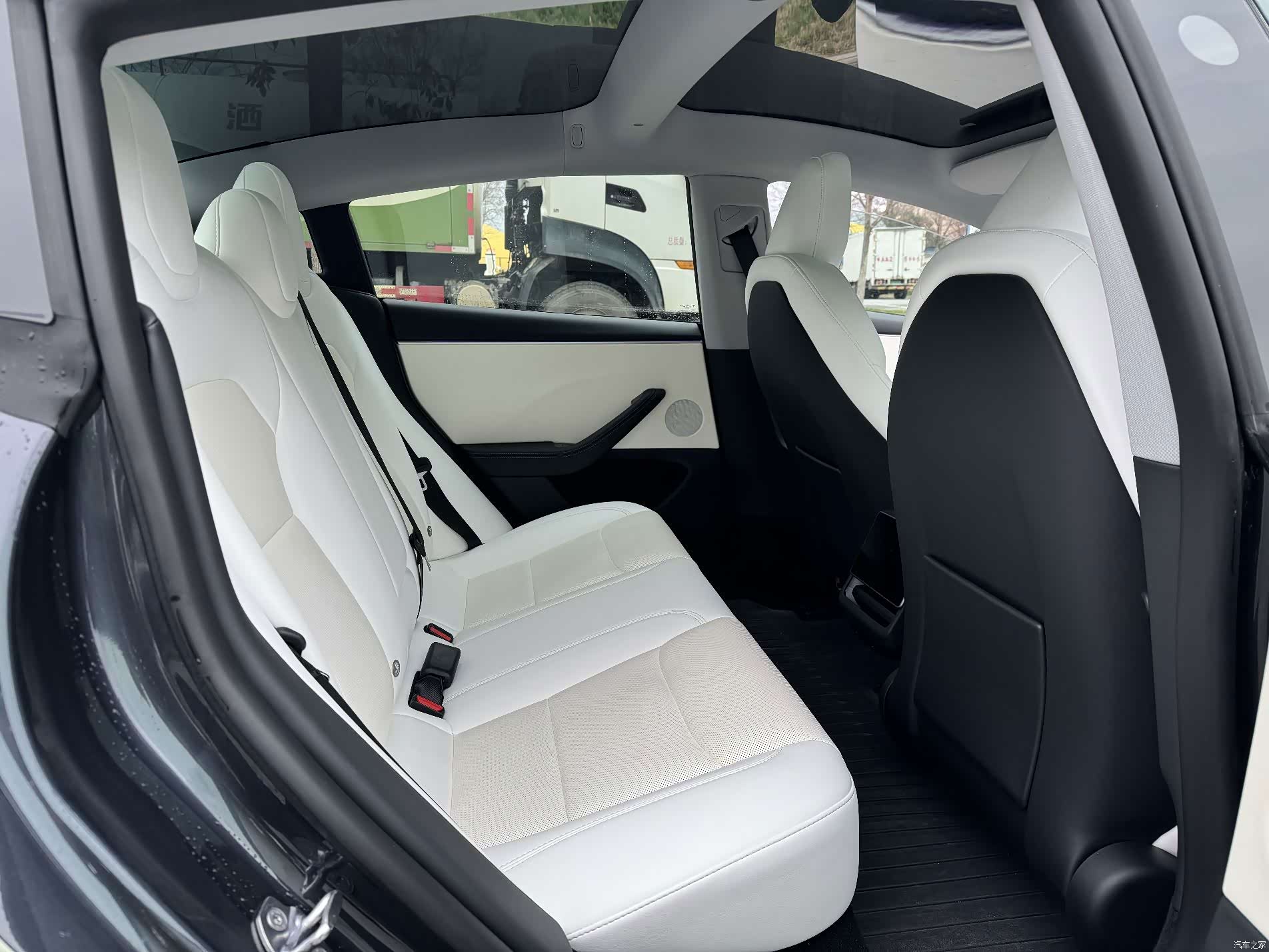 Tesla Model 3, 2024 4
