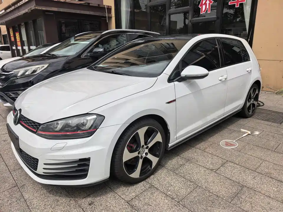 Volkswagen Golf GTI