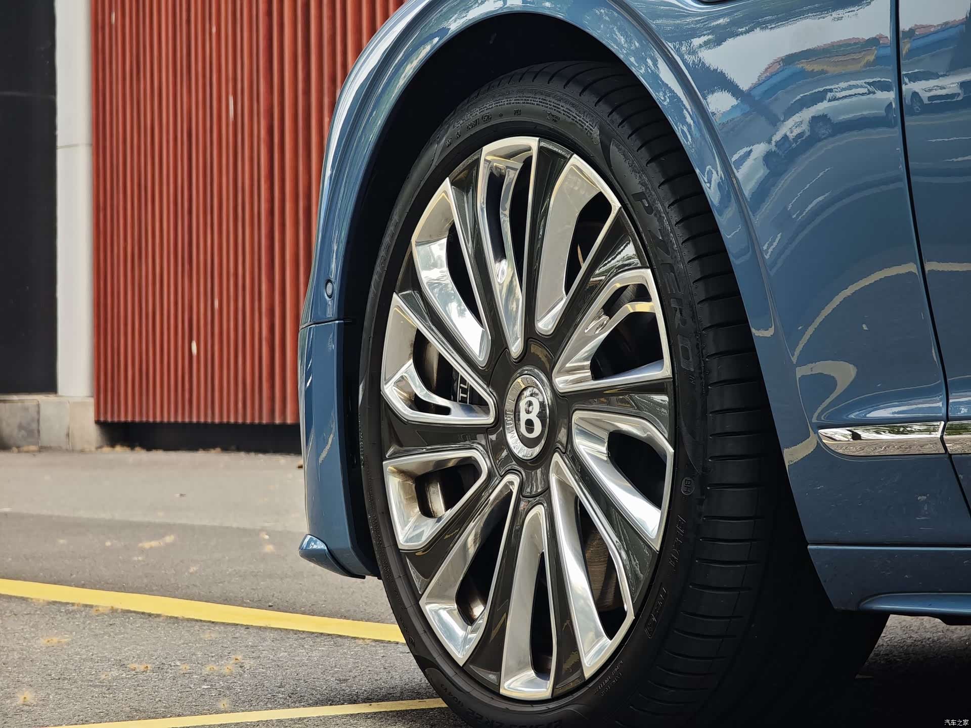Bentley Flying Spur, 2025 24