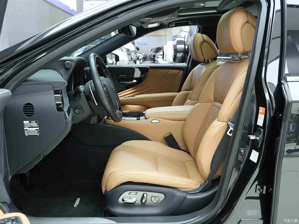 Lexus LS, 2023 11