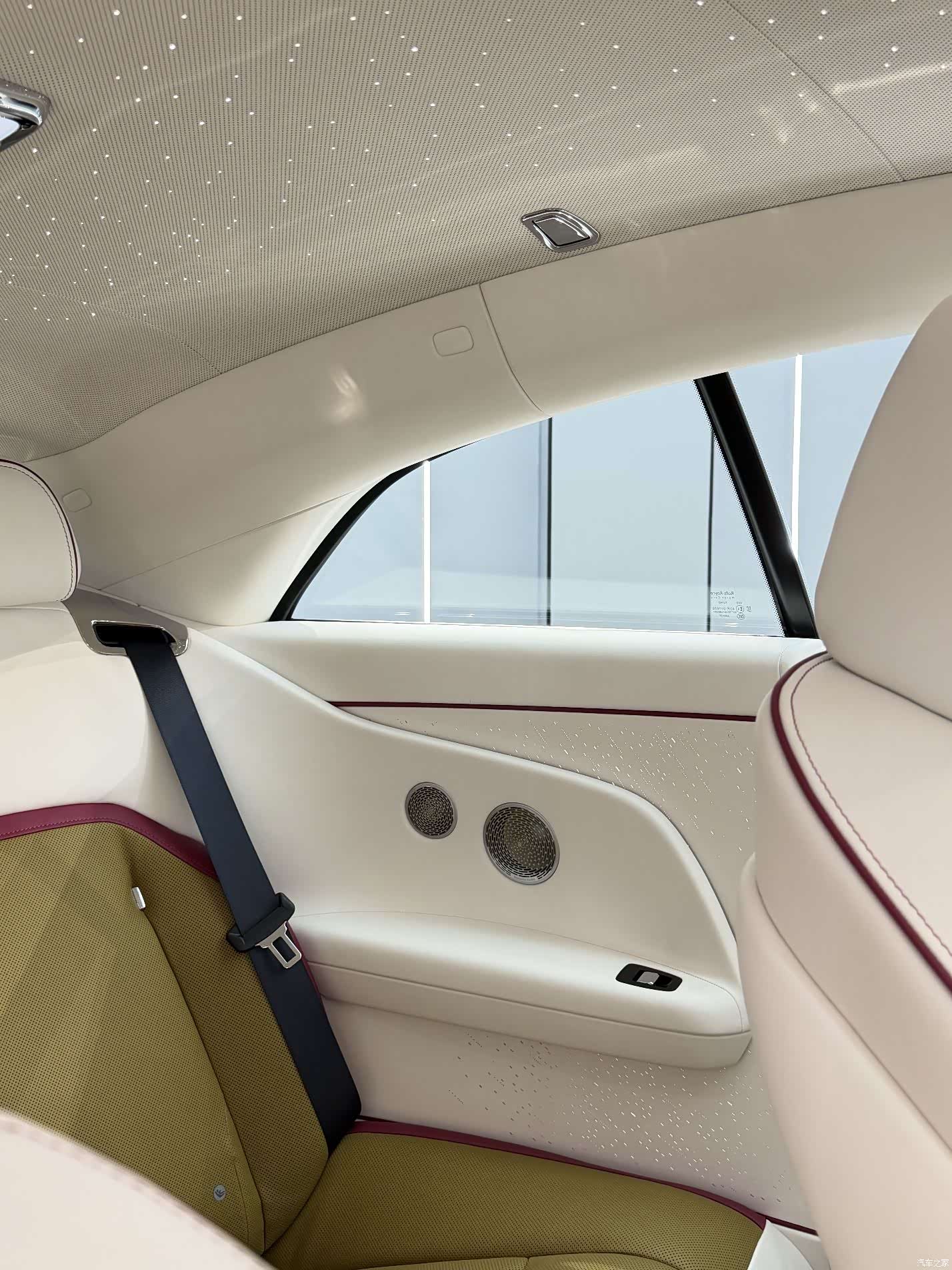 Rolls-Royce Spectre, 2025 9