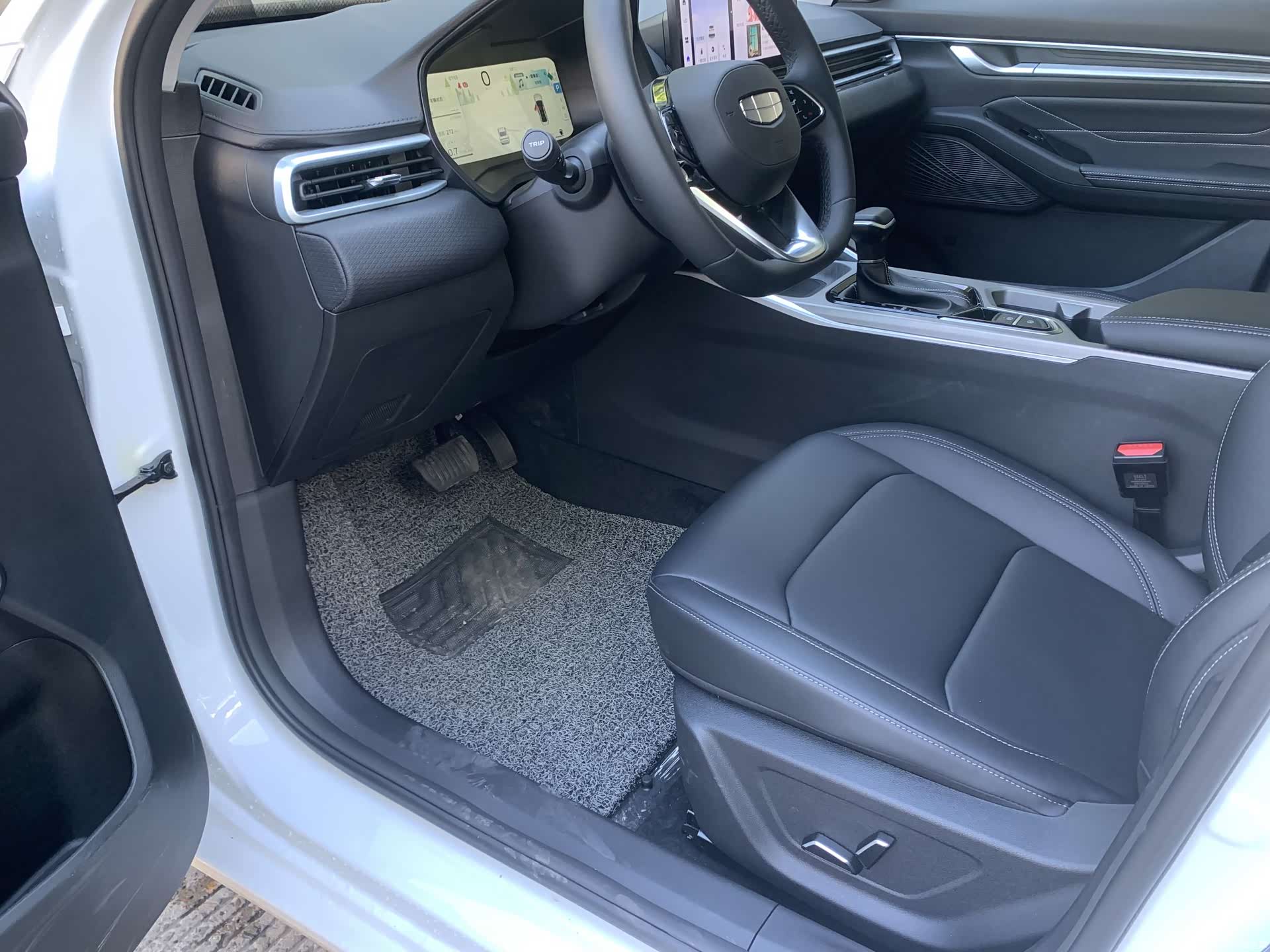 Geely Emgrand, 2025 4