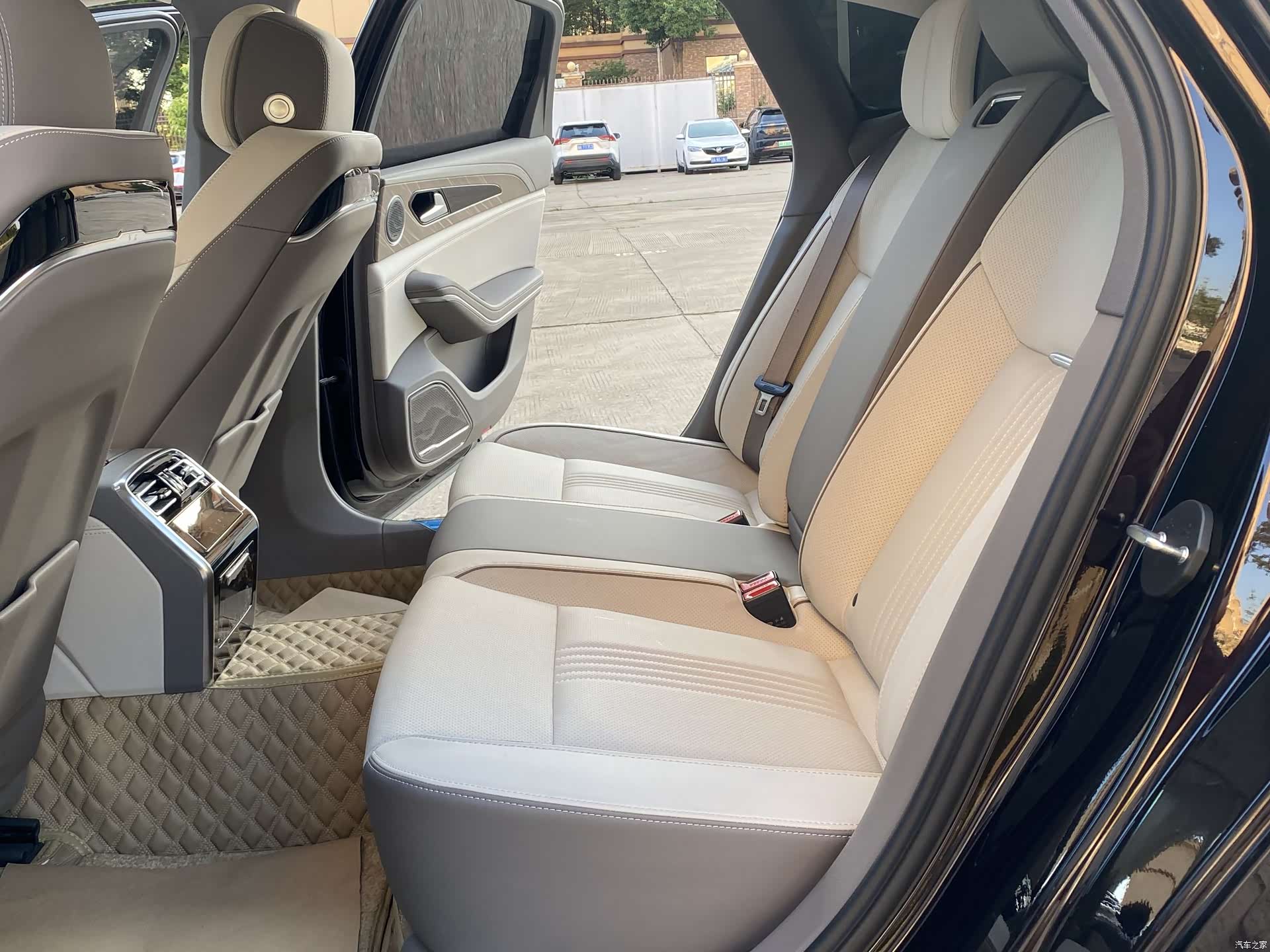 Hongqi H9, 2022 все фото