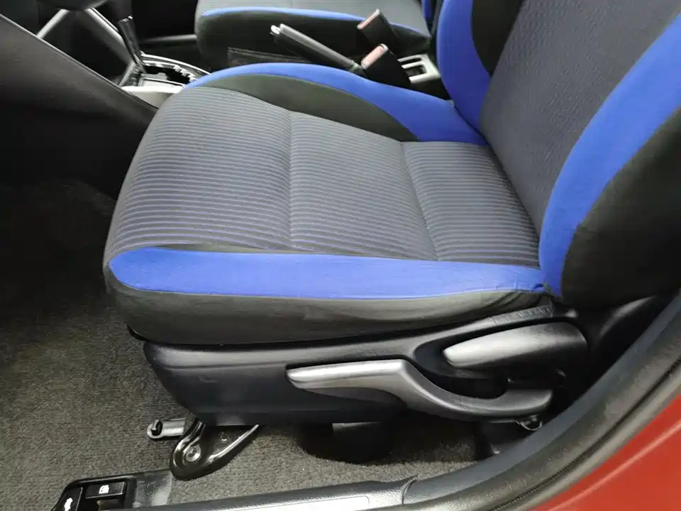 Toyota YARiS L to enjoy