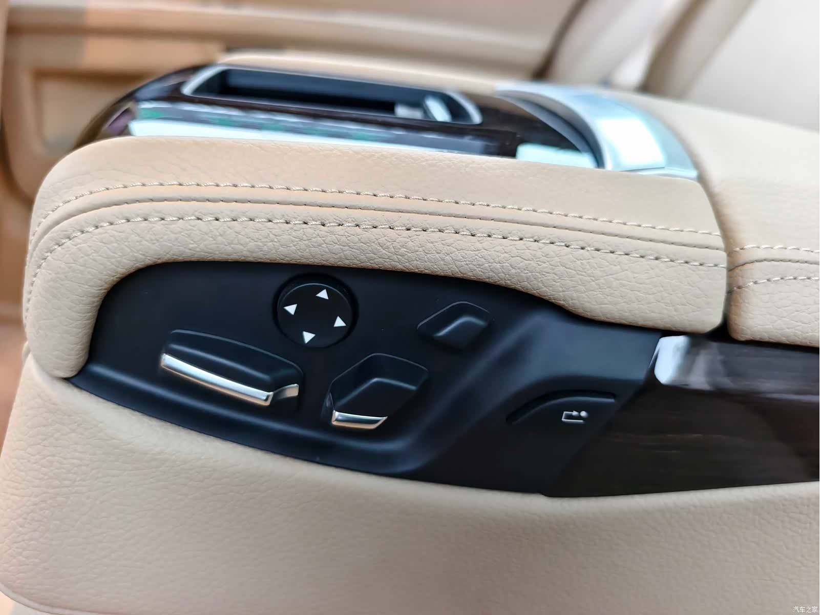 BMW 7 Series, 2011 13