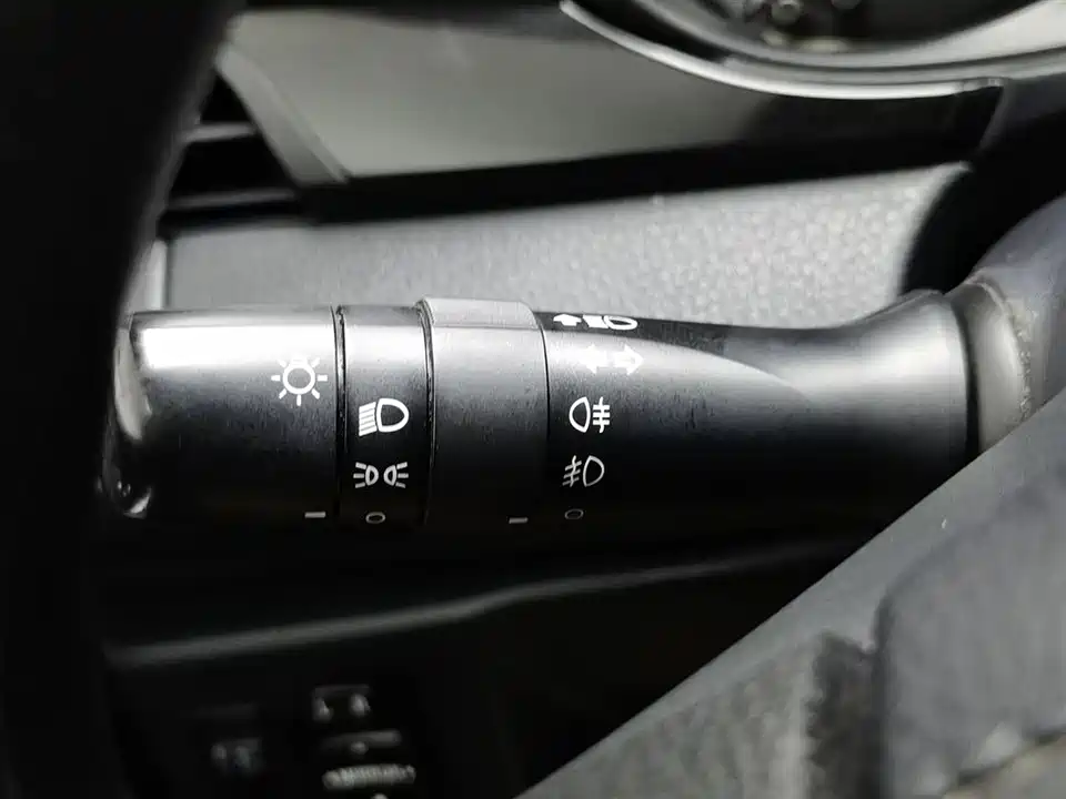 Toyota YARiS L to enjoy