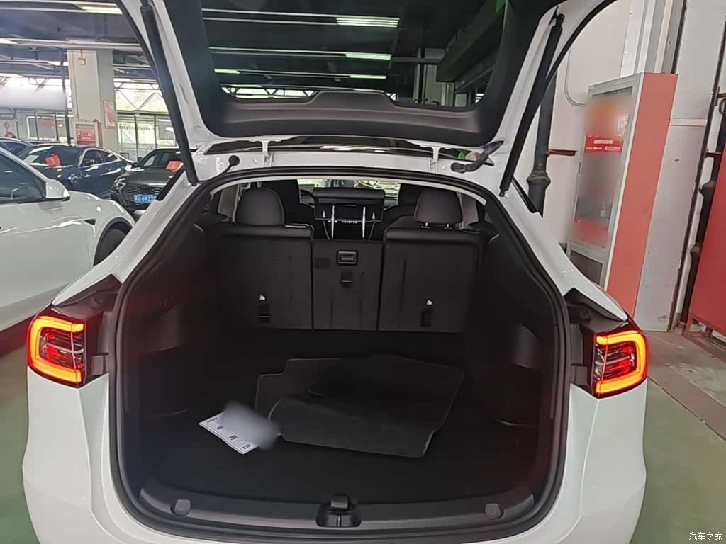 Tesla Model Y, 2022 19