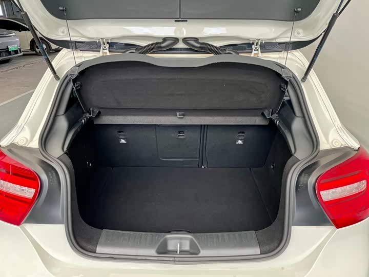 Mercedes-Benz A-Class 2015 A 180