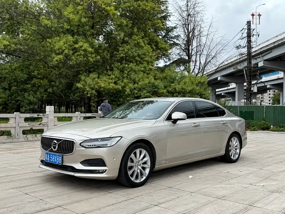 Volvo S90