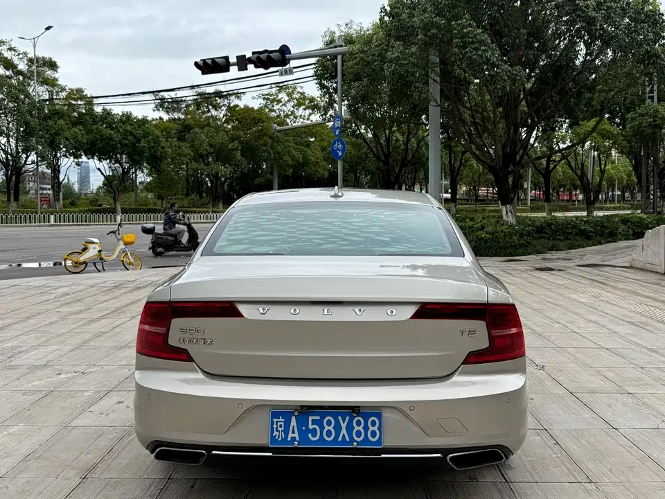 Volvo S90