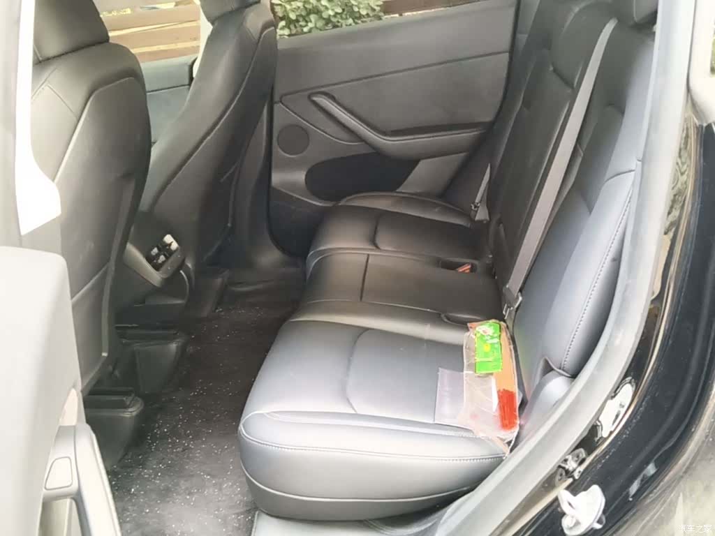 Tesla Model Y, 2024 17