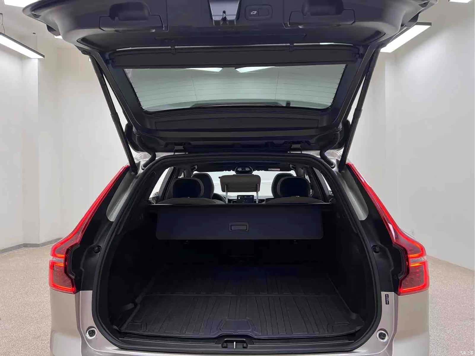 Volvo XC60, 2026 26