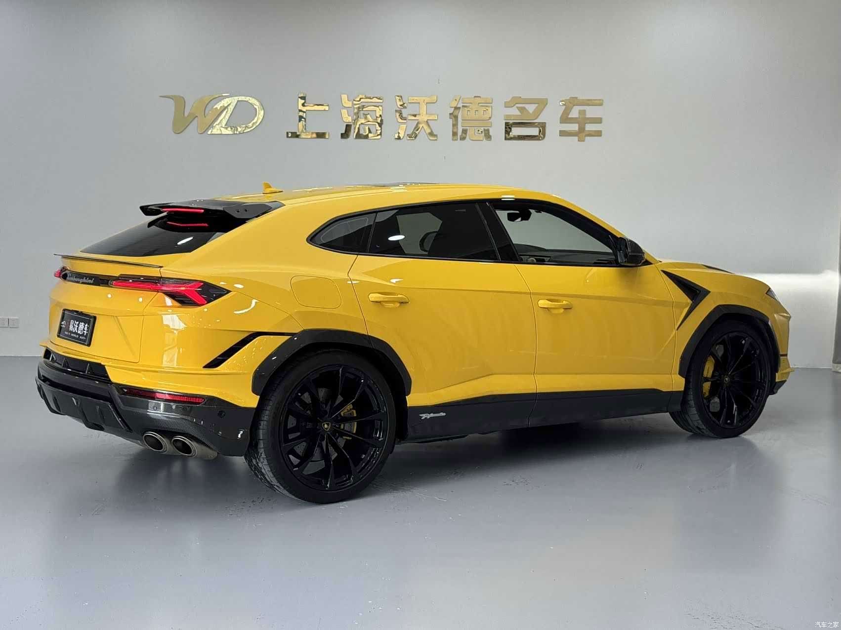 Lamborghini Urus, 2023 4