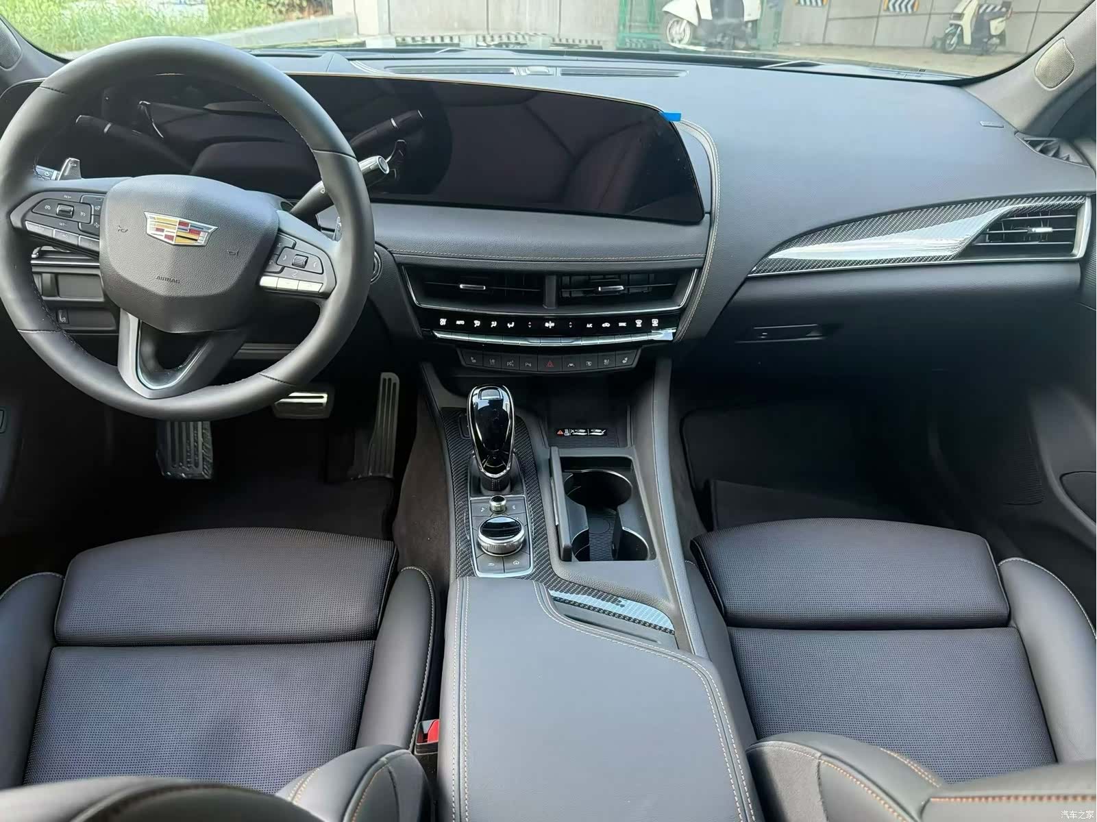 Cadillac CT5, 2026 все фото