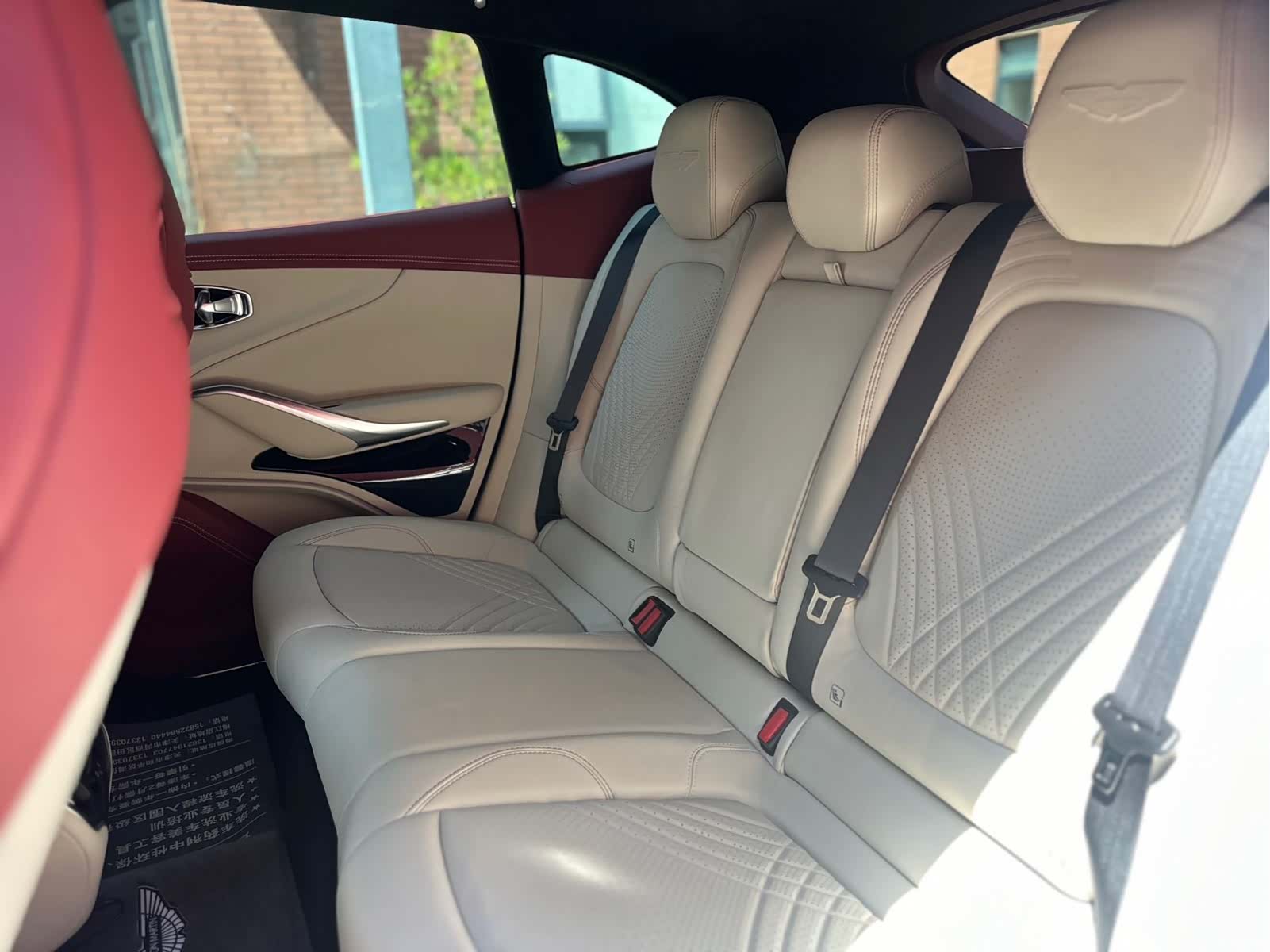 Aston Martin DBX, 2023 11