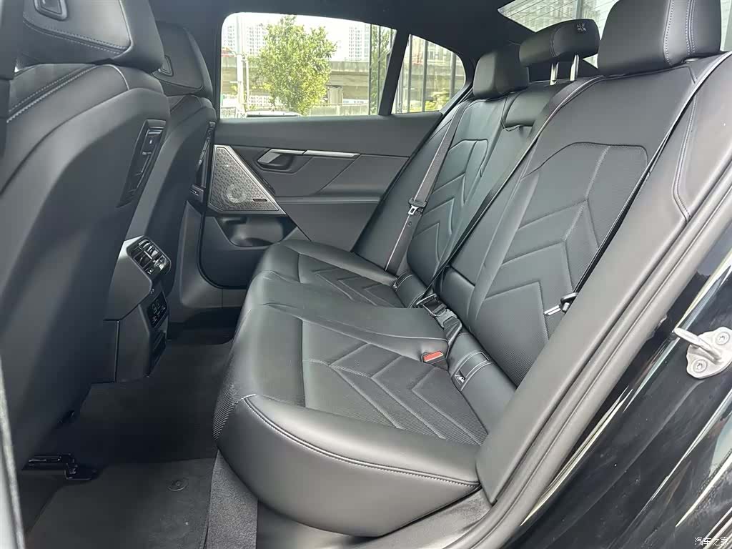 BMW i5, 2026 6