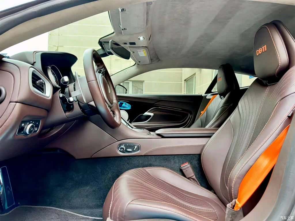 Aston Martin DB11, 2020 все фото