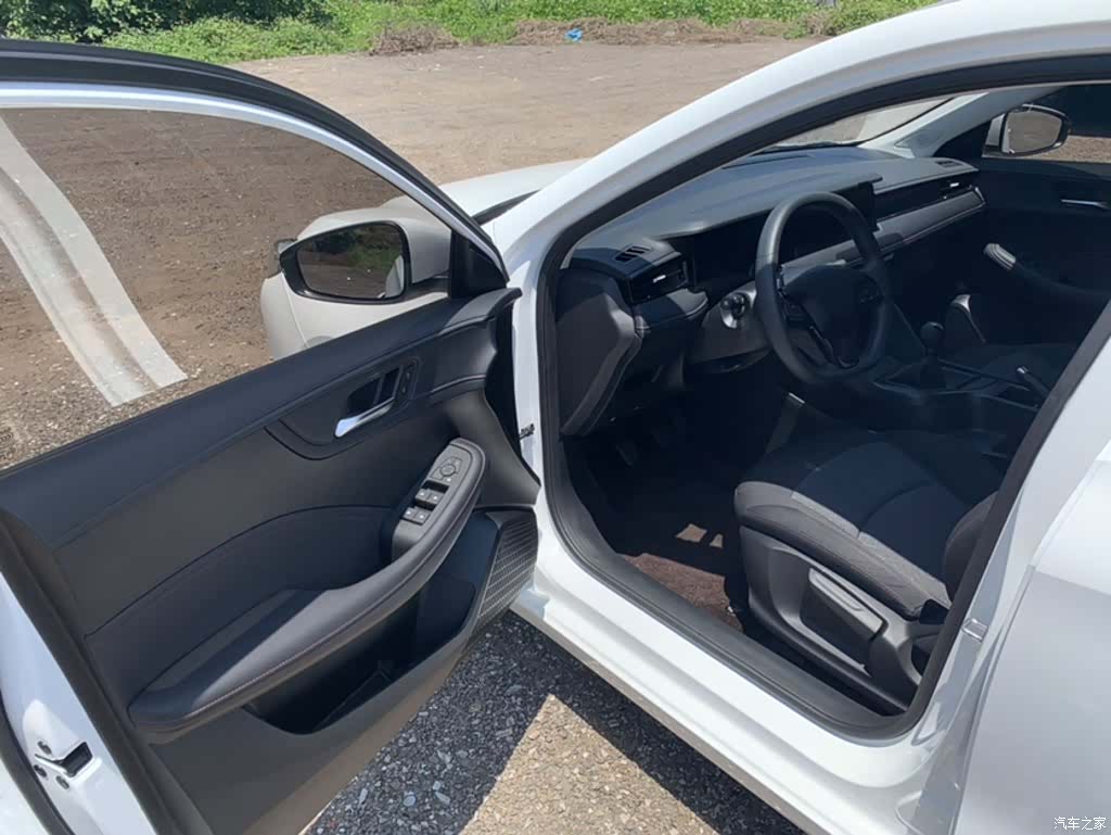 Roewe i5, 2025 13