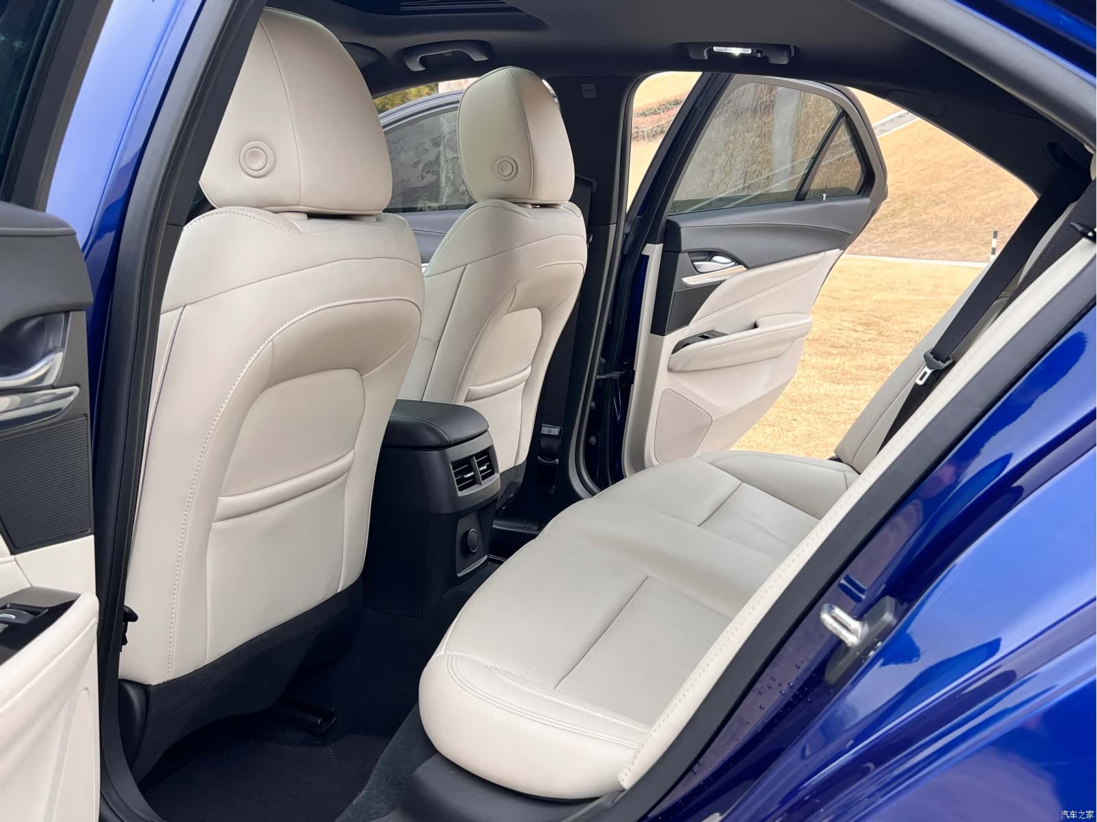 Cadillac CT4, 2023 9