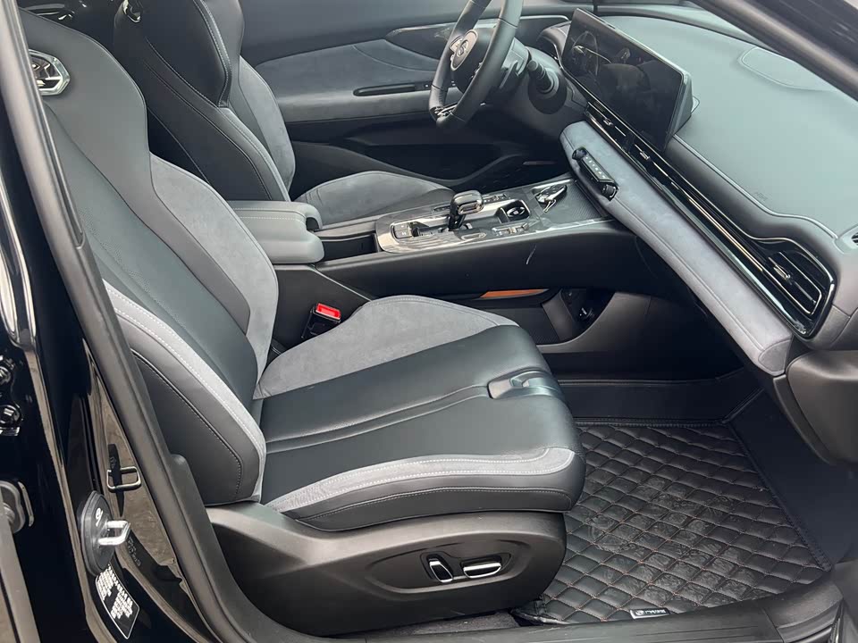 Trumpchi Shadow Leopard