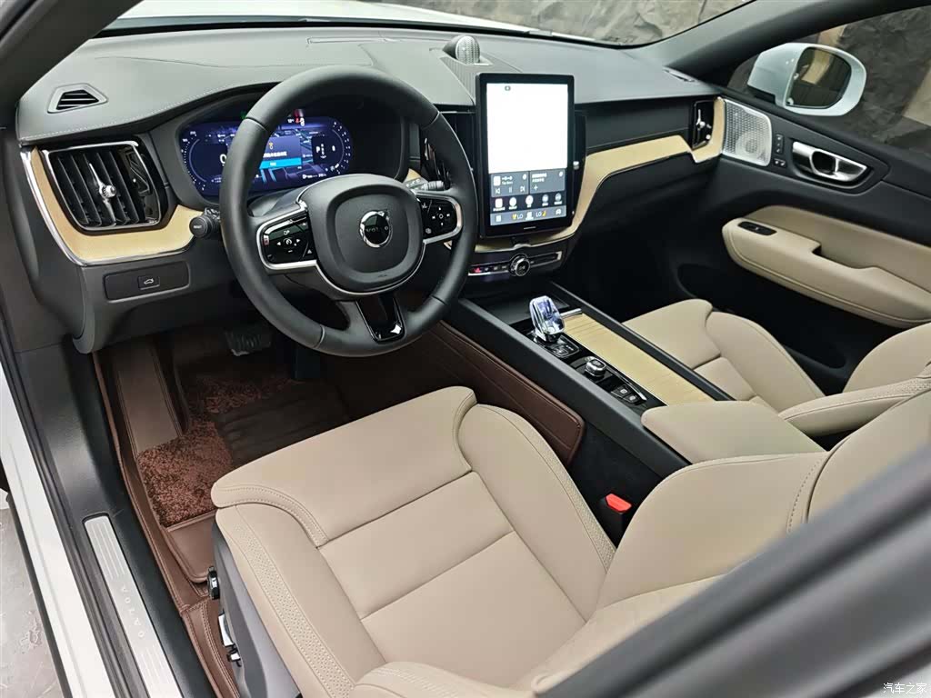 Volvo XC60, 2025 6