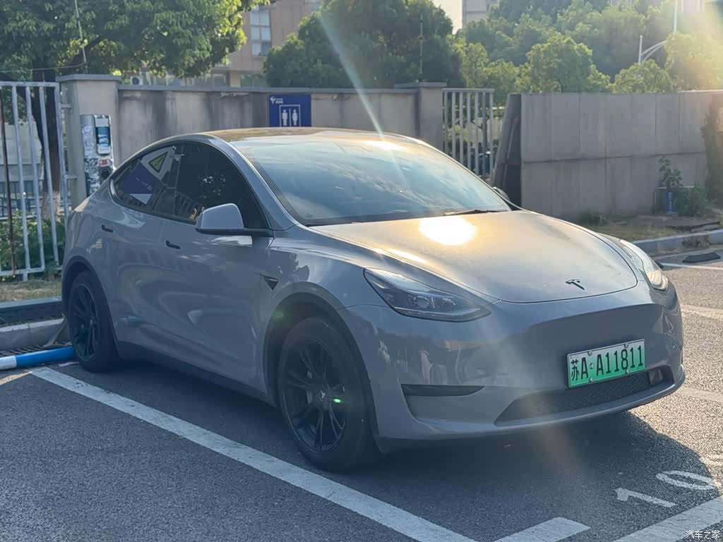 Tesla Model Y, 2022 3