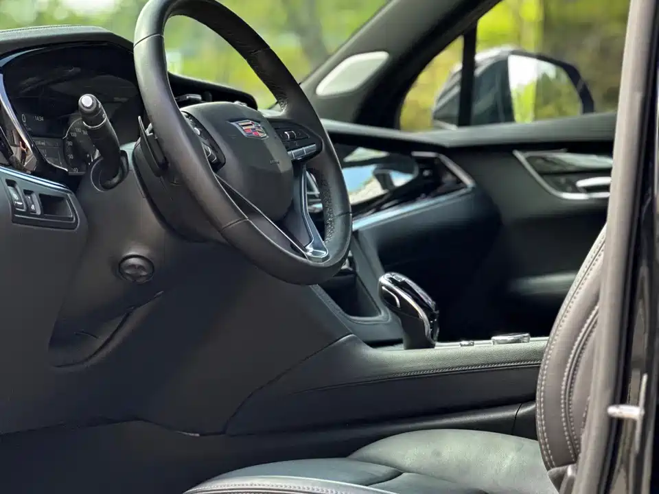 Cadillac XT6