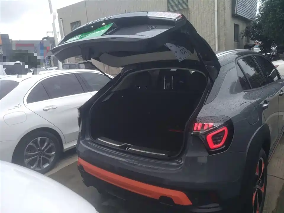 Lynk & Co 02
