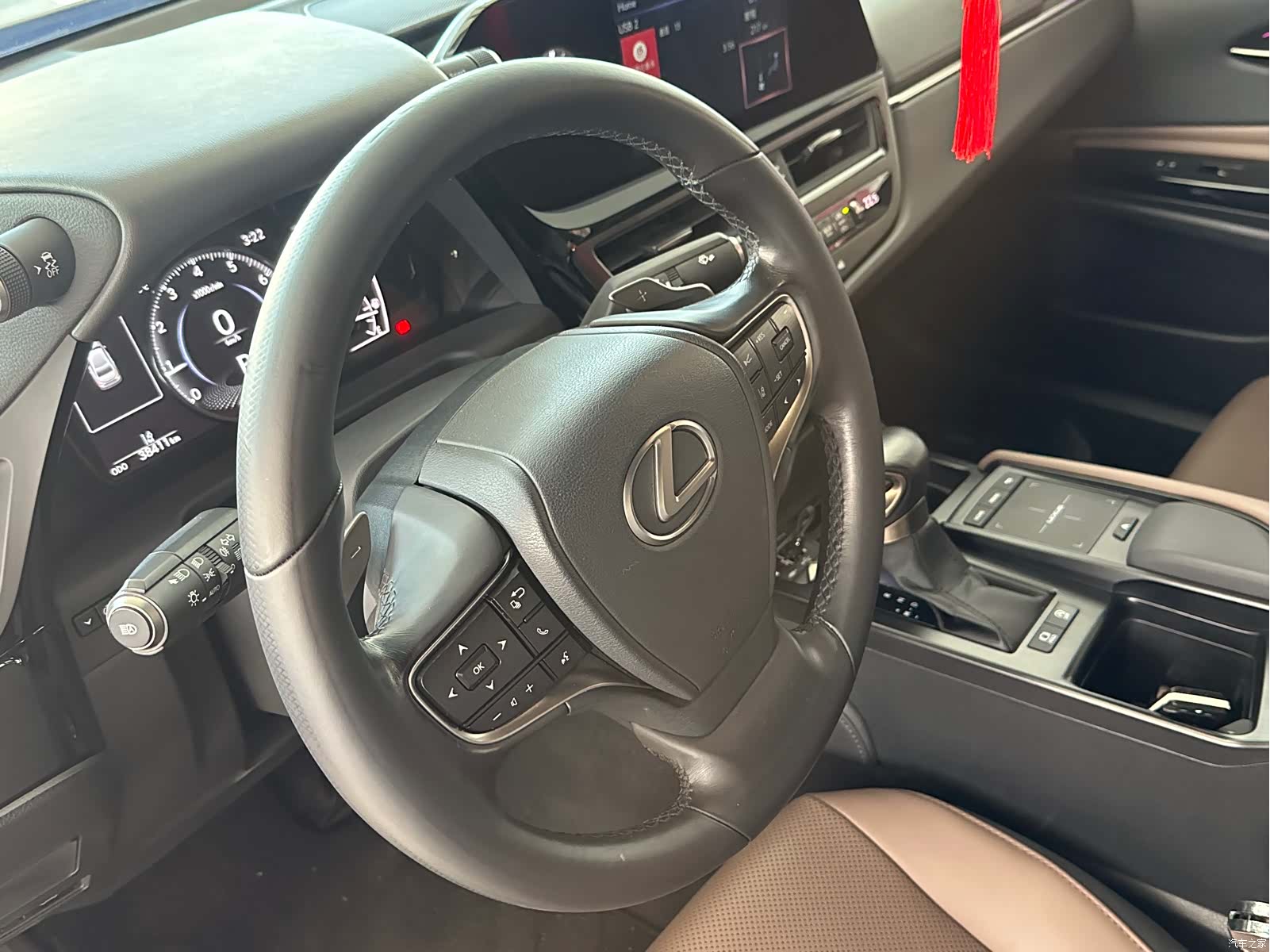 Lexus ES, 2022 4