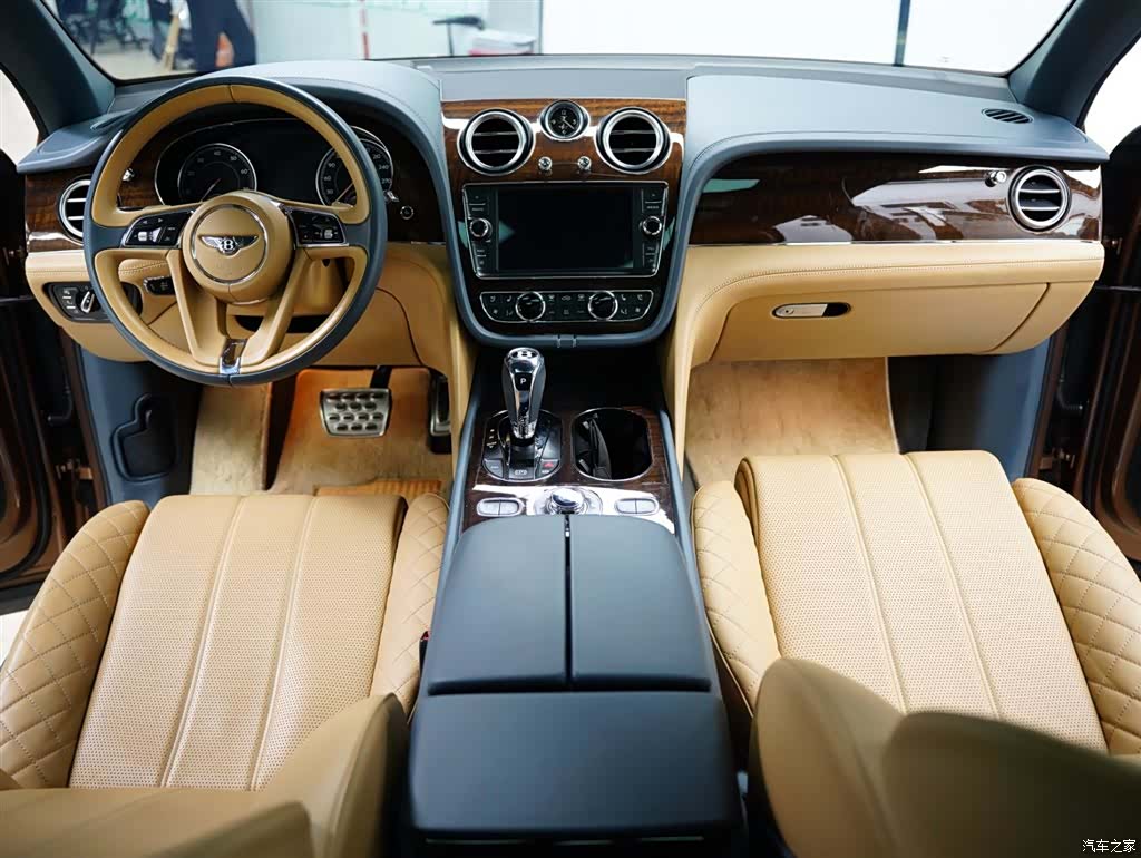 Bentley Bentayga, 2017 53