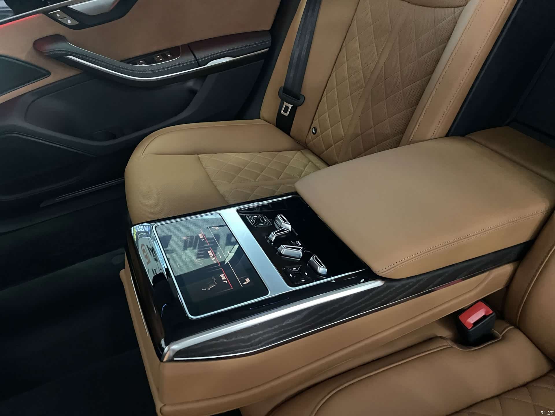 Audi A8L, 2025 12