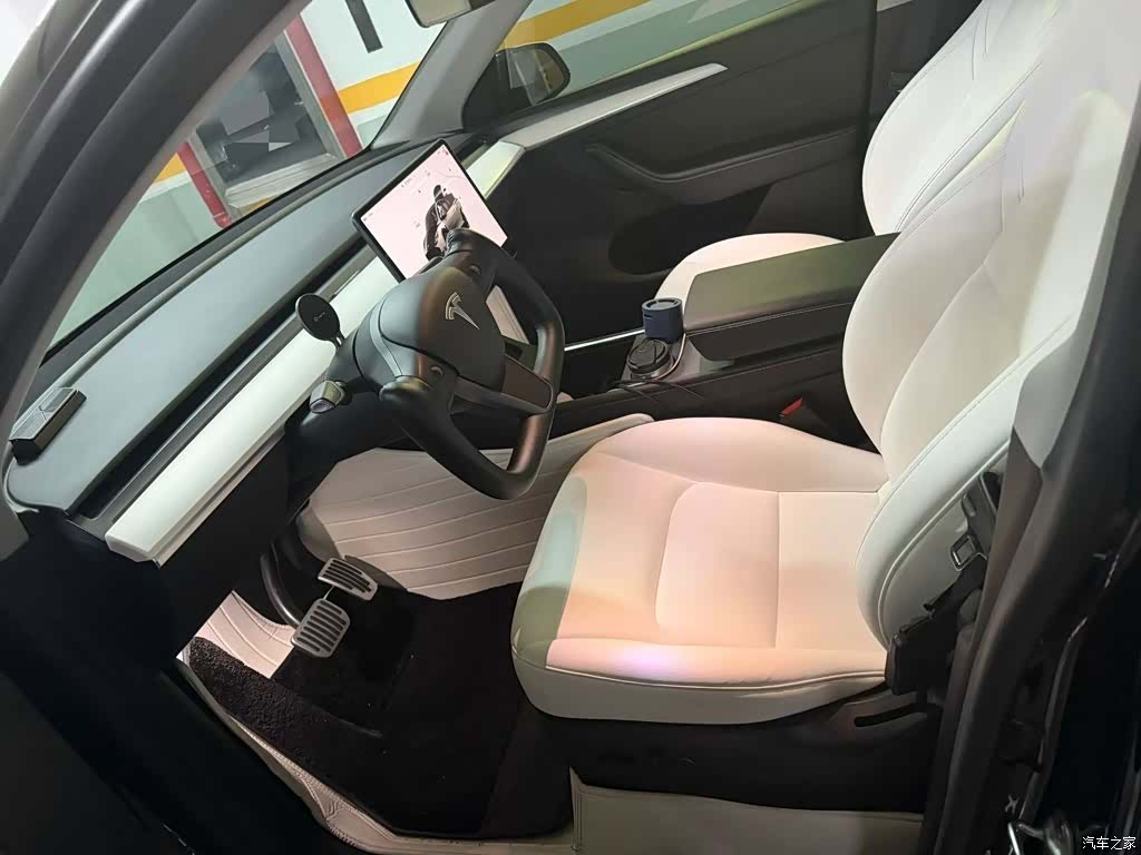 Tesla Model Y, 2022 4