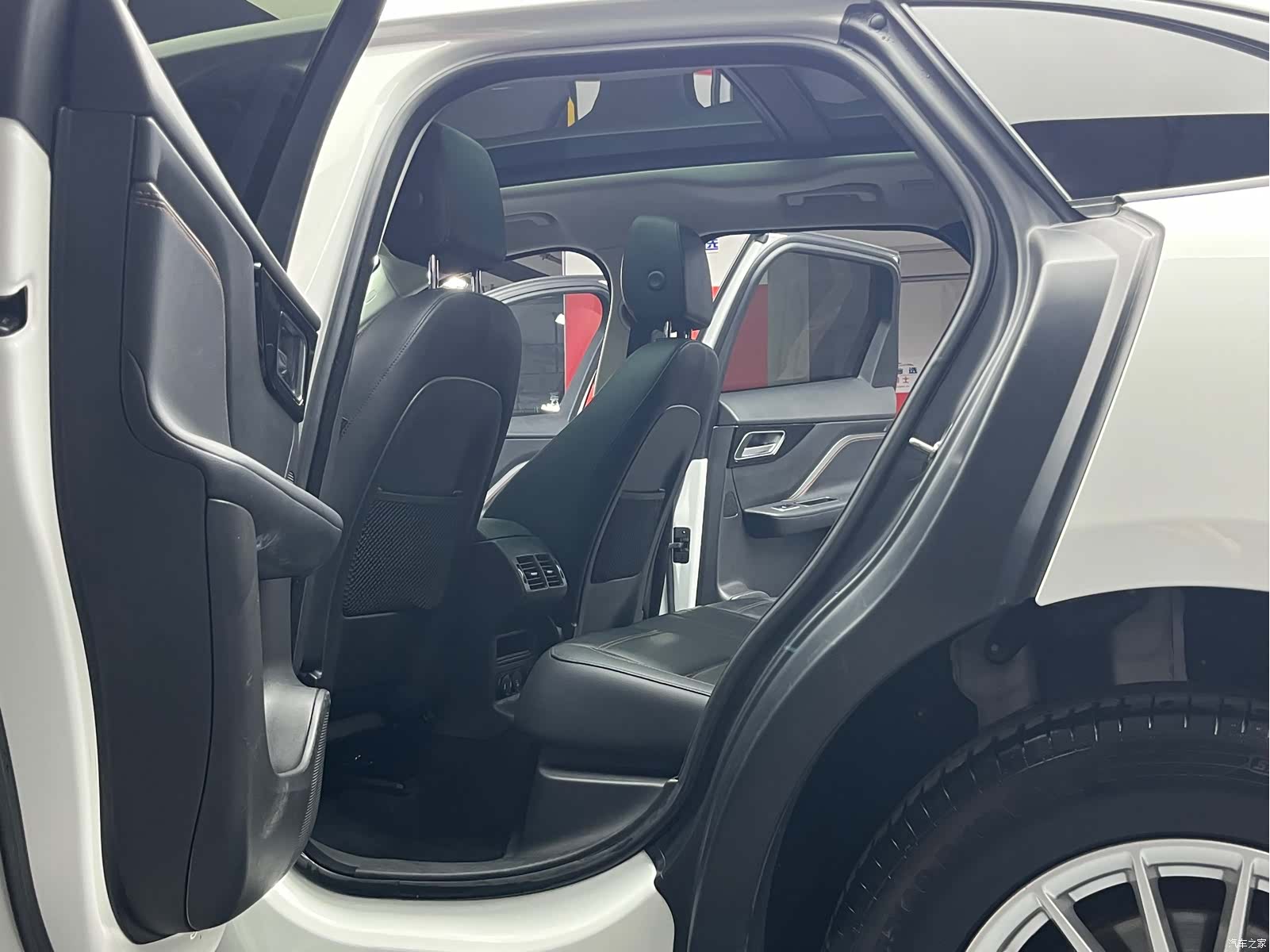 Jaguar F-PACE, 2017 15
