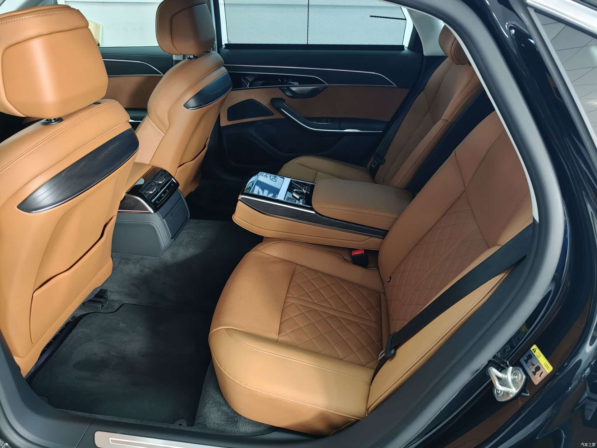 Audi A8L, 2025 23